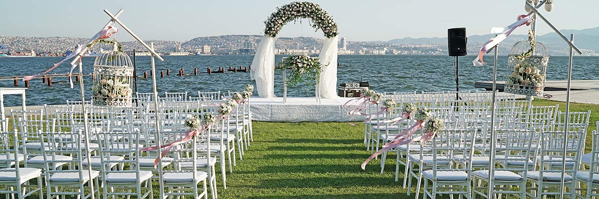 wedding ceremony arch