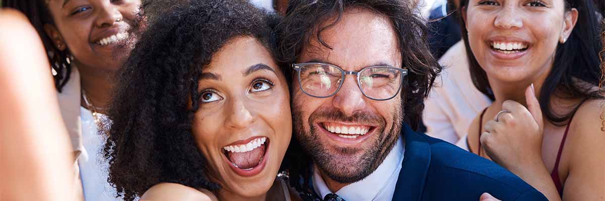 friends-bride-and-groom-with-wedding-selfie